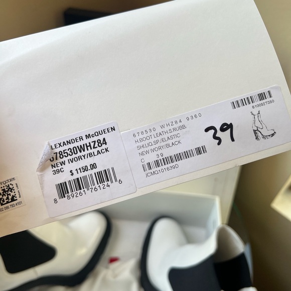 LAST PRICE ❤️ALEXANDER MCQUEEN tread heeled Chelsea boot in ivory/black - Picture 13 of 13